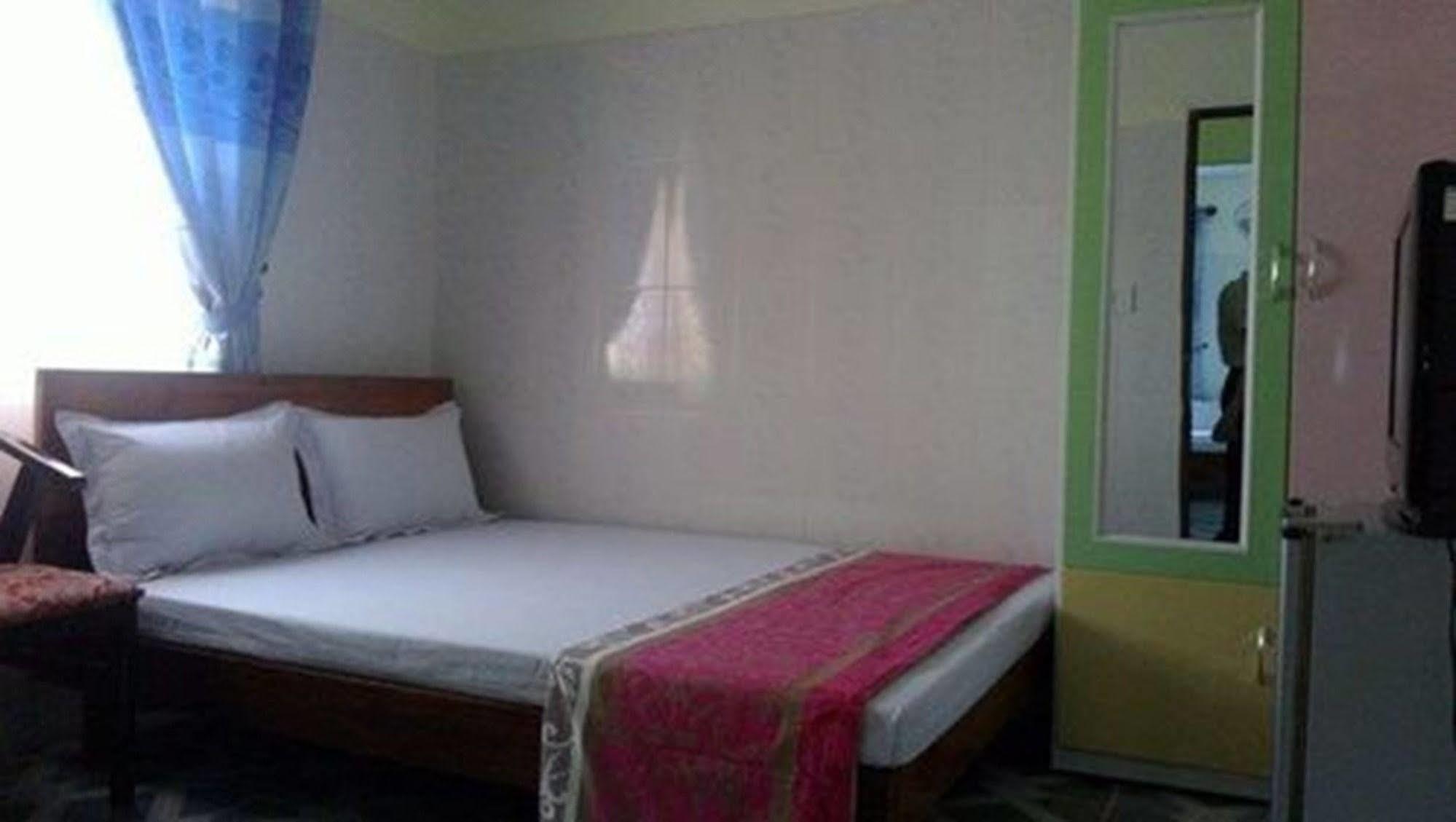 Anh Linh 1 Hotel Dong Hoi Exteriör bild
